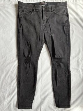 Torrid Bombshell Skinny Black Denim Jeans 20R Distressed Premium Stretch